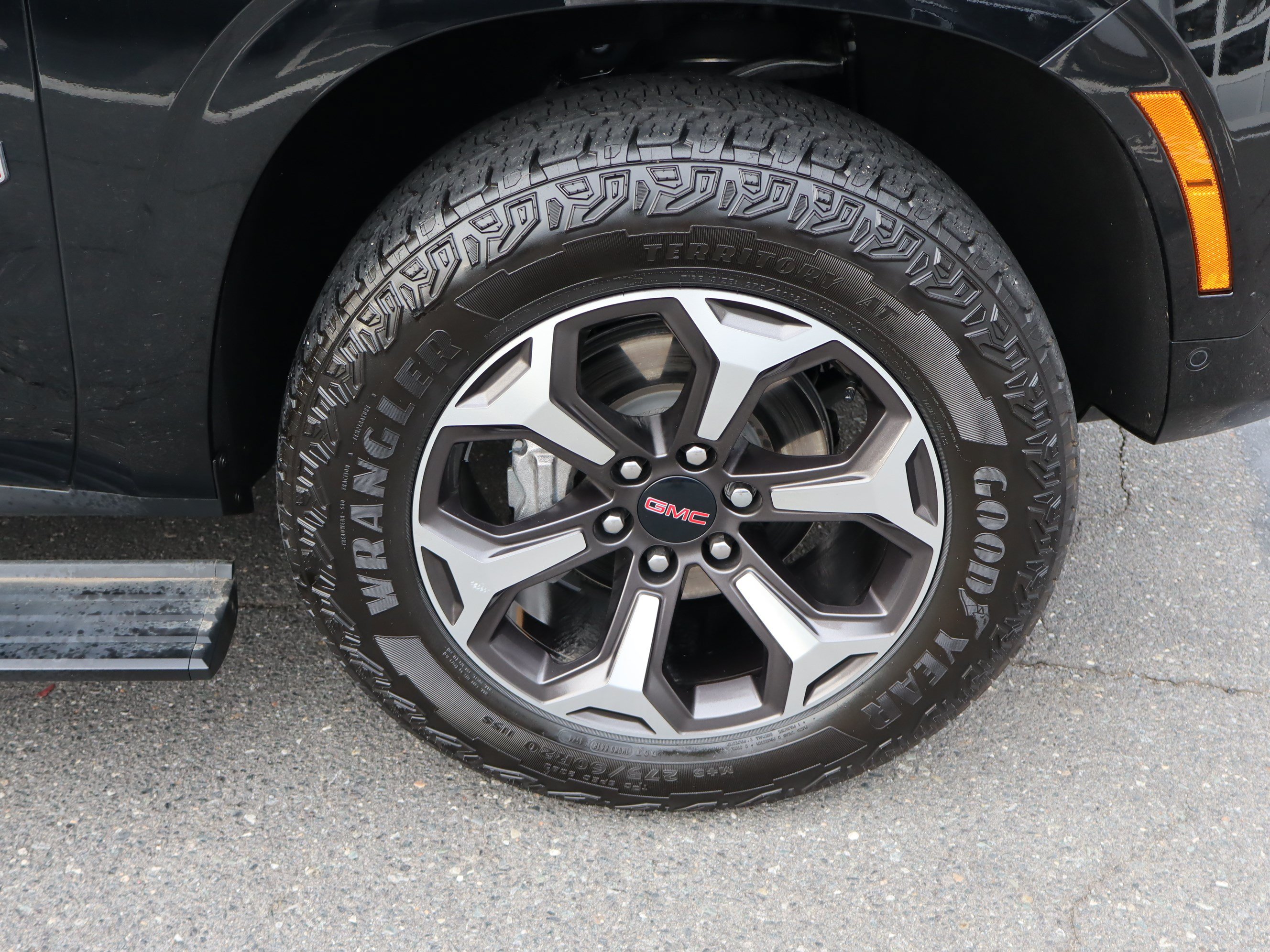 Used 2025 GMC Yukon AT4 Ultimate AWD/4WD image 44