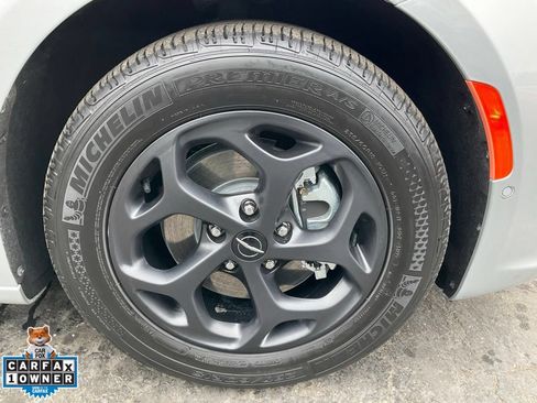 Used 2023 Chrysler Pacifica Touring-L w/ S Appearance Package FWD image 86