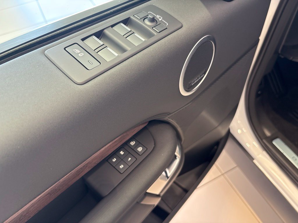 New 2026 Land Rover Discovery S AWD/4WD image 38