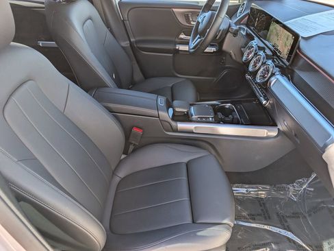 Used 2023 Mercedes-Benz GLB 250 4MATIC image 12