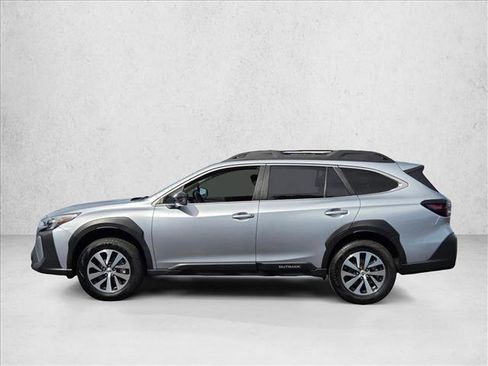 Used 2023 Subaru Outback Premium image 9