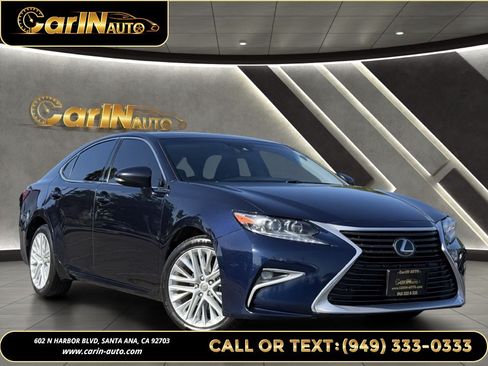 Used 2017 Lexus ES 350 w/ Luxury Package FWD image 3