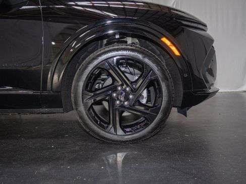 New 2026 Chevrolet Equinox EV RS image 6