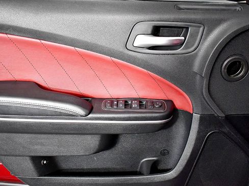 Used 2018 Dodge Charger SXT image 14