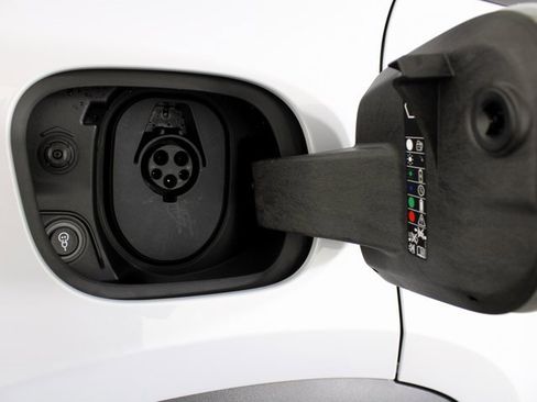 Used 2024 Porsche Macan 4 Electric image 18