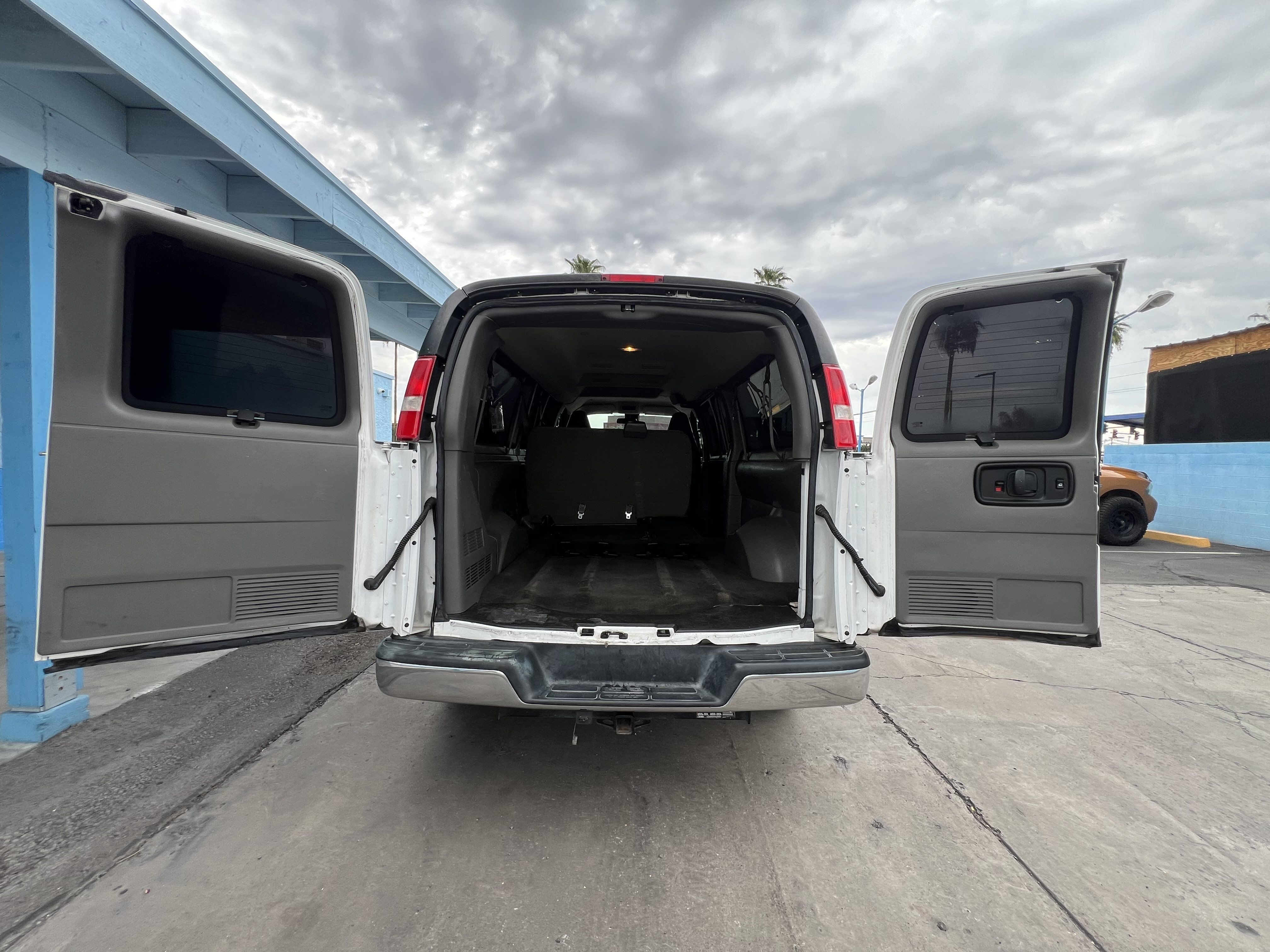 Used 2019 Chevrolet Express 3500 LT w/ LT Preferred Equipment Group RWD image 5
