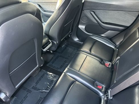 Used 2021 Tesla Model Y Long Range image 12