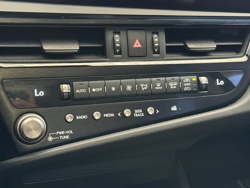 Used 2024 Lexus ES 350 w/ Accessory Package (Z1) FWD image 25