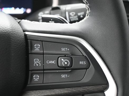 Used 2024 Jeep Grand Cherokee L Limited image 22