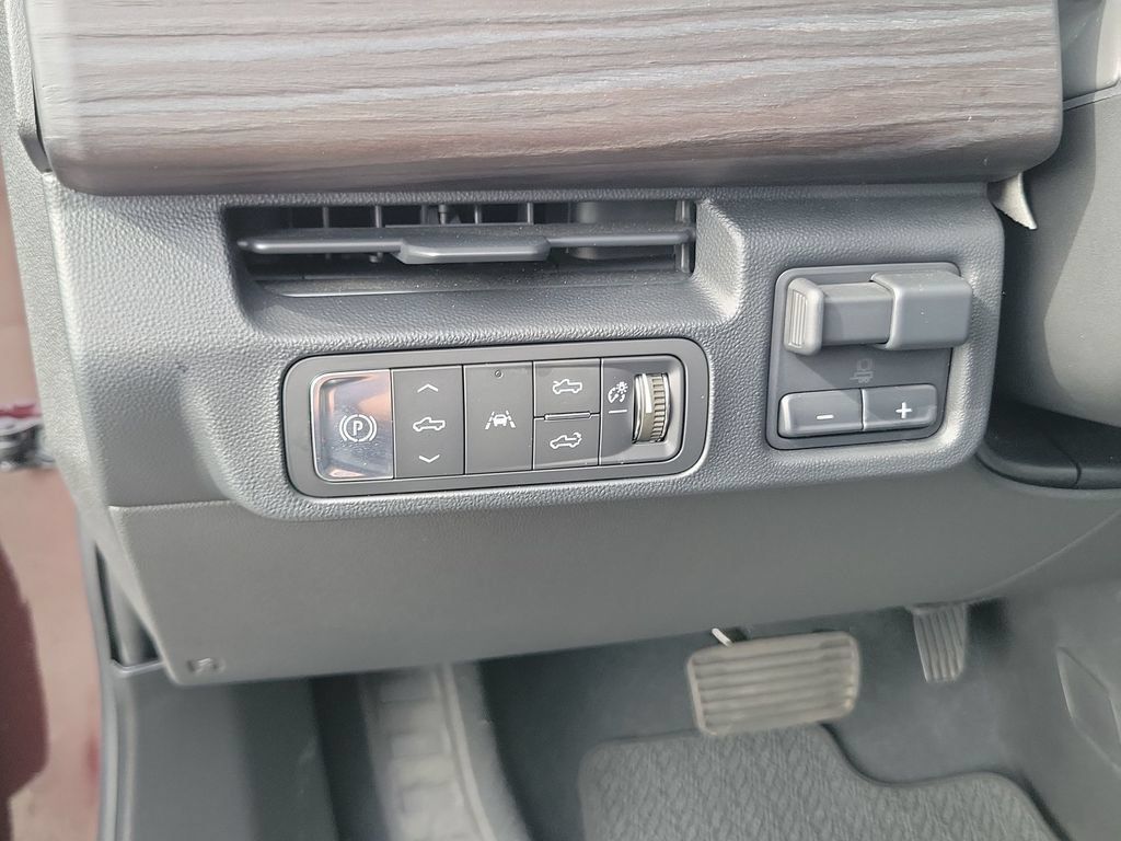 Used 2025 GMC Sierra EV Denali AWD/4WD image 17