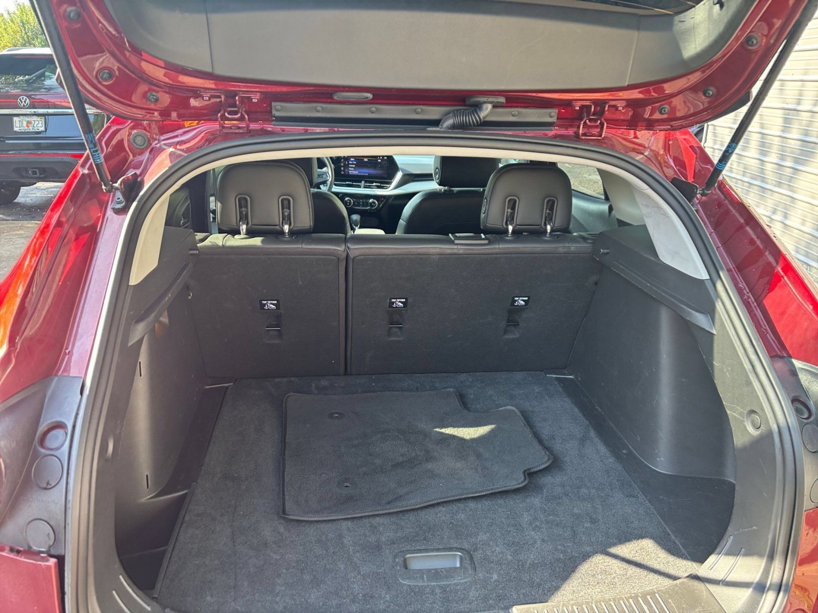 Used 2025 Chevrolet Trax LT FWD image 25