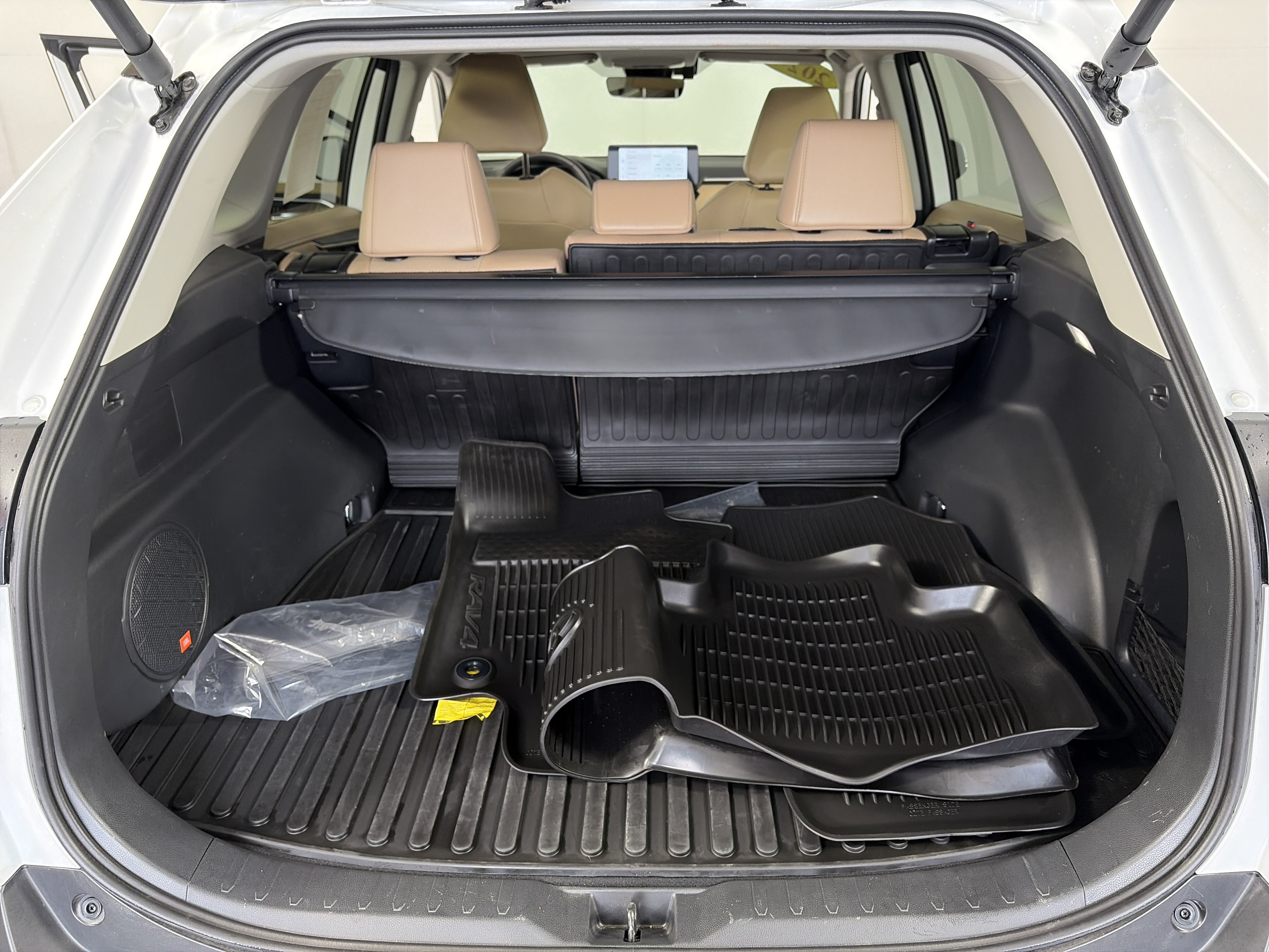 Used 2024 Toyota RAV4 Limited w/ Weather Package AWD/4WD image 14