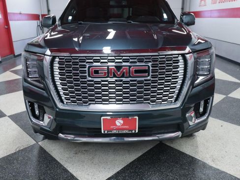 Used 2021 GMC Yukon XL SLT w/ SLT Premium Package AWD/4WD image 4