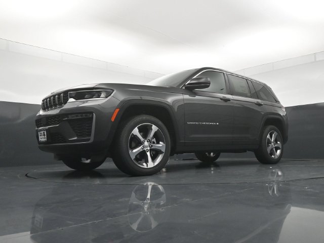 New 2026 Jeep Grand Cherokee Limited w/ Trailer Tow Package AWD/4WD image 20