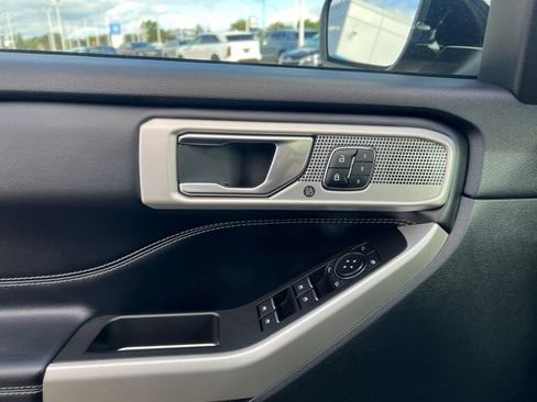 Used 2022 Ford Explorer Limited w/ Class IV Trailer Tow Package image 37