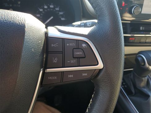 Certified 2022 Toyota Sienna XLE w/ XLE Plus Package image 21