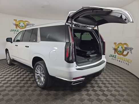 Used 2023 Cadillac Escalade ESV Premium Luxury w/ LPO, Floor Liner Package AWD/4WD image 37