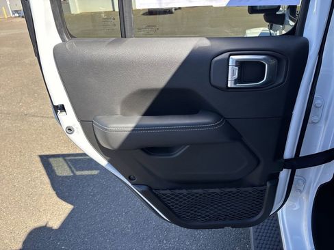 Used 2023 Jeep Wrangler Unlimited Sahara w/ Cold Weather Group image 13