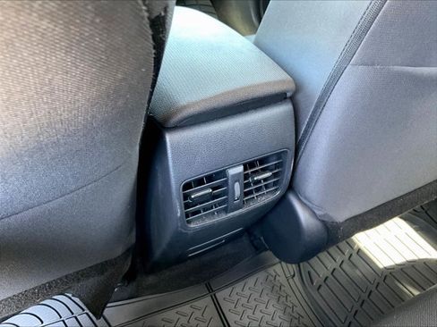 Used 2022 Toyota Corolla Cross LE w/ Moonroof Package FWD image 24