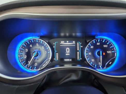 Used 2017 Chrysler Pacifica Touring-L FWD image 15