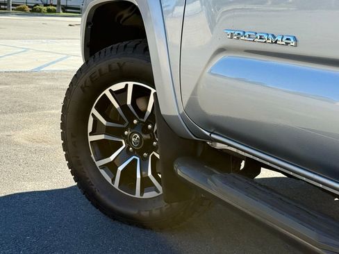 Used 2022 Toyota Tacoma TRD Sport image 18