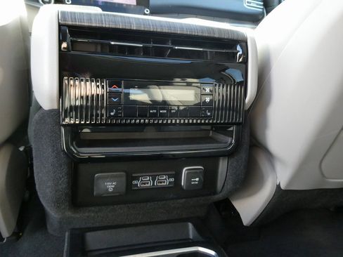 Used 2024 Jeep Wagoneer Series II w/ Premium Group I image 24