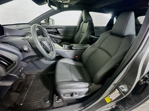 Used 2024 Toyota bZ4X FWD image 13