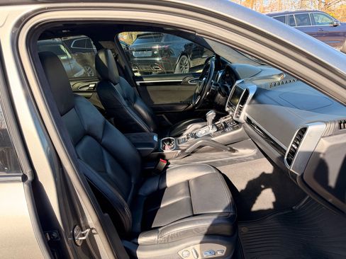 Used 2016 Porsche Cayenne GTS image 34