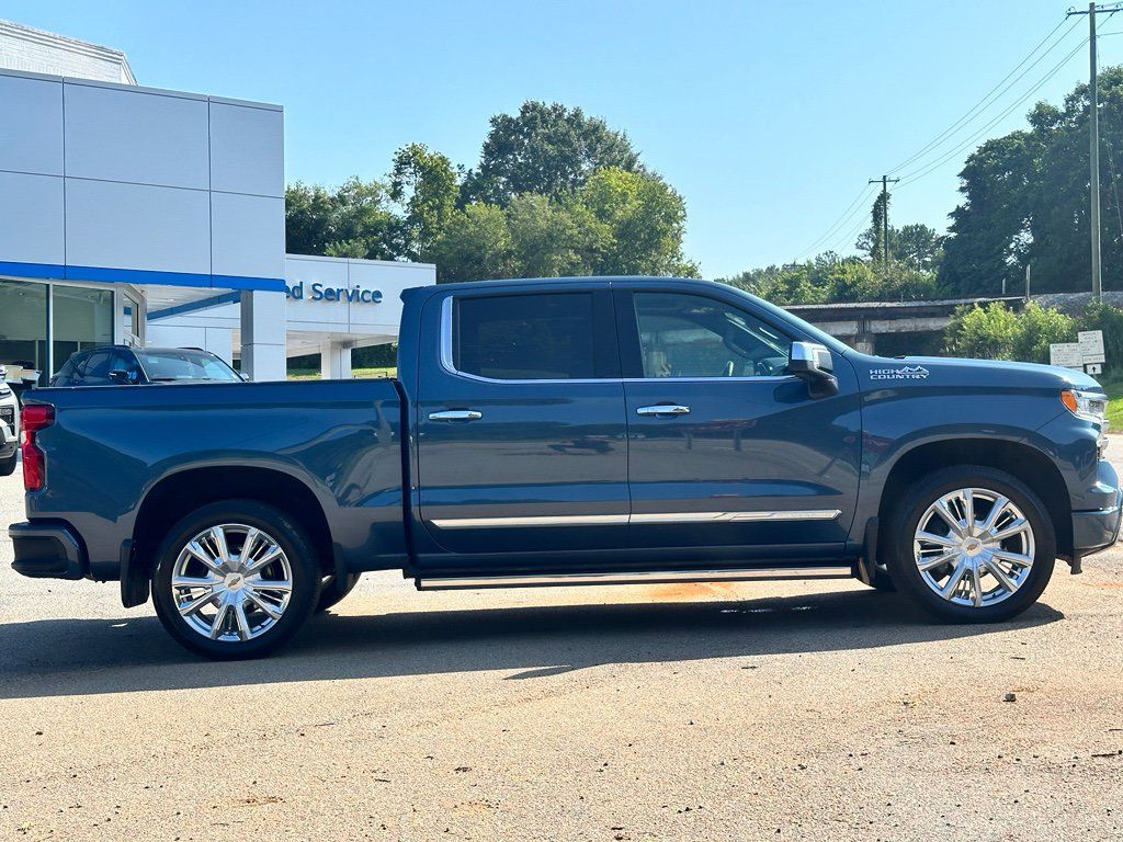 Used 2024 Chevrolet Silverado 1500 High Country w/ High Country Premium Package AWD/4WD image 2