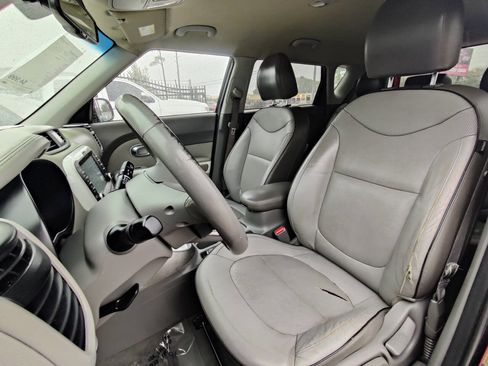 Used 2016 Kia Soul EV + image 14