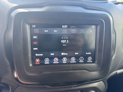 Used 2018 Jeep Renegade Trailhawk w/ Cold Weather Group II AWD/4WD image 23