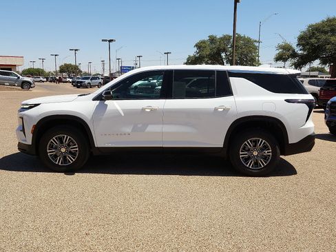 Used 2024 Chevrolet Traverse LS w/ LPO, Floor Liner Package FWD image 2