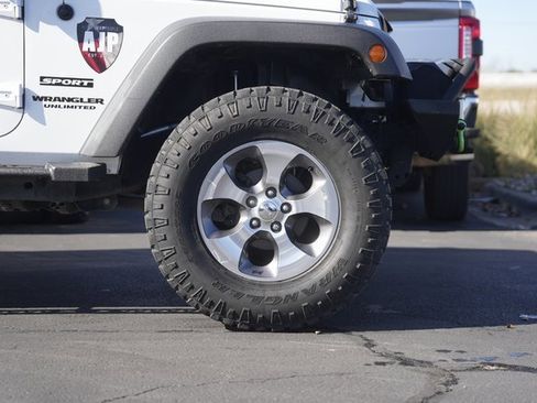 Used 2015 Jeep Wrangler Unlimited Sport image 4