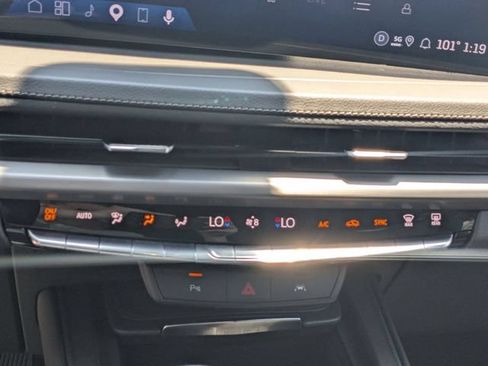 Used 2025 Cadillac XT4 Premium Luxury FWD image 20