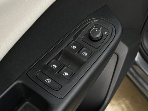 New 2026 Volkswagen Taos S image 10