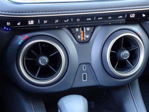 Used 2025 Chevrolet Blazer Premier w/ Enhanced Convenience Package image 25