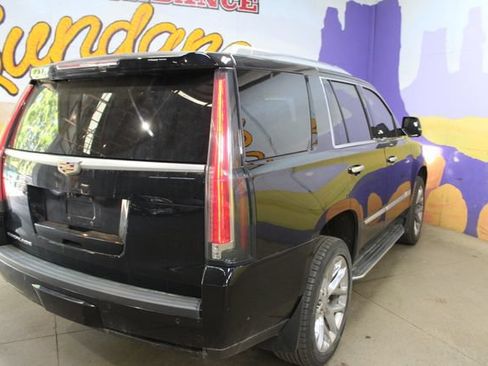 Used 2018 Cadillac Escalade Premium Luxury AWD/4WD image 8