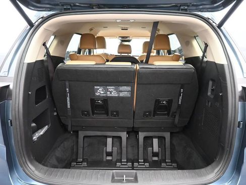 Used 2024 Kia Carnival EX FWD image 22
