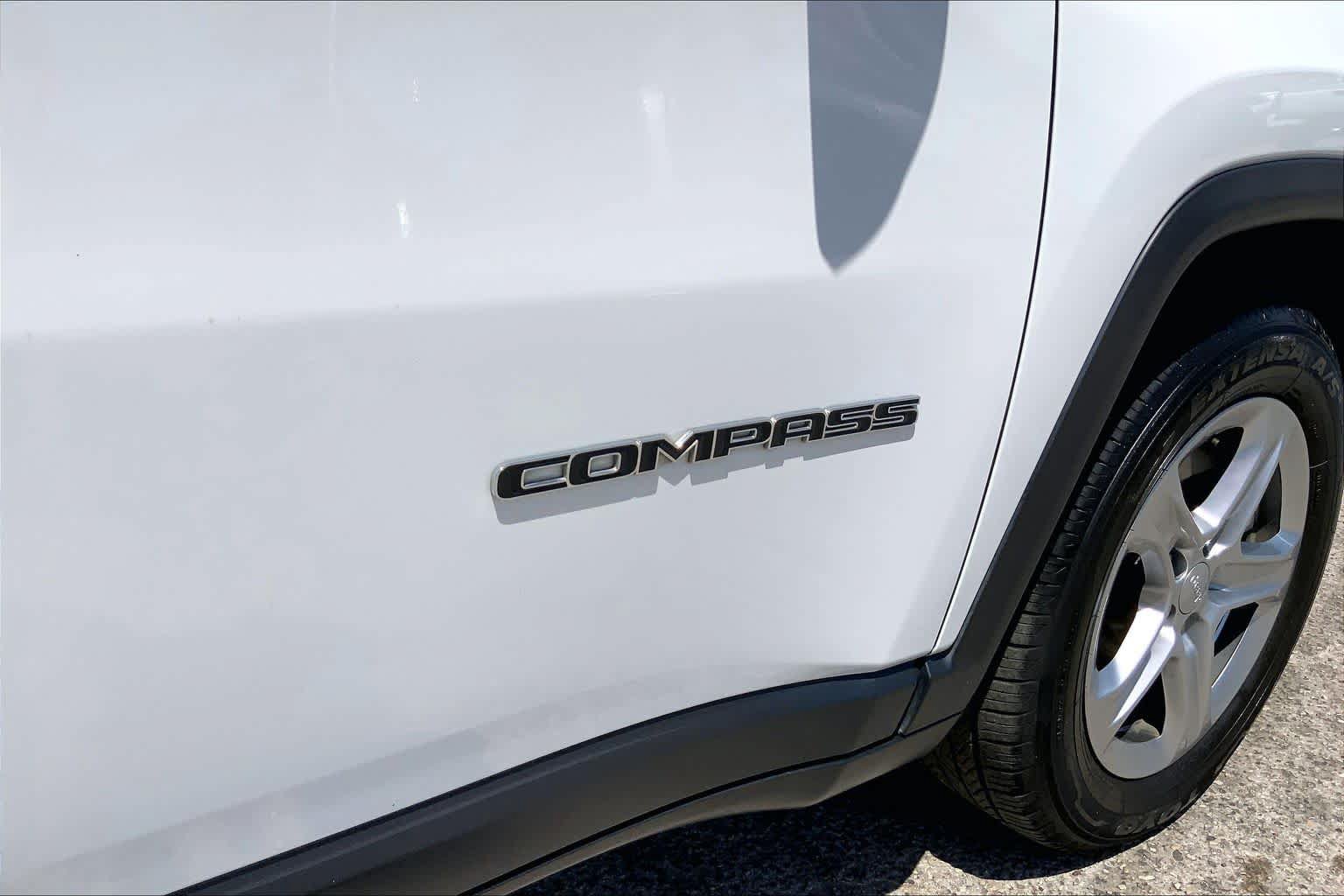 Used 2023 Jeep Compass Latitude AWD/4WD image 10