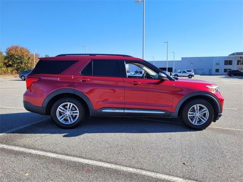 Used 2020 Ford Explorer XLT image 9