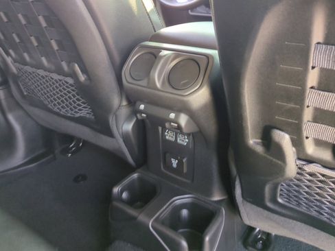 Used 2023 Jeep Gladiator Mojave w/ Cold Weather Group image 32