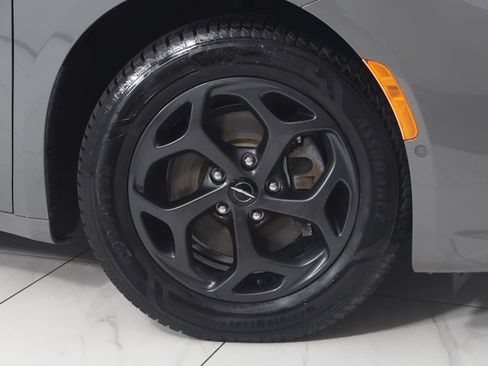 Used 2021 Chrysler Pacifica Touring-L w/ S Appearance Package FWD image 18