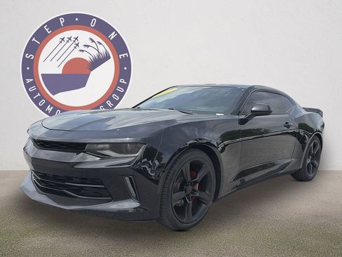 Used 2017 Chevrolet Camaro LT RWD image 2