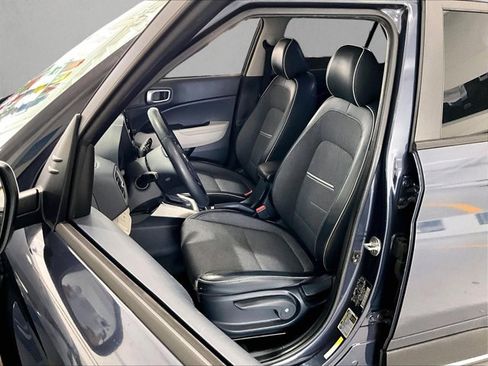 Used 2020 Hyundai Venue FWD image 27