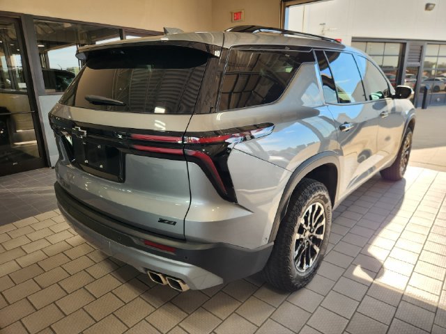 Used 2025 Chevrolet Traverse Z71 w/ Enhanced Driving Package AWD/4WD image 6