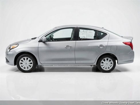 Used 2018 Nissan Versa SV FWD image 8