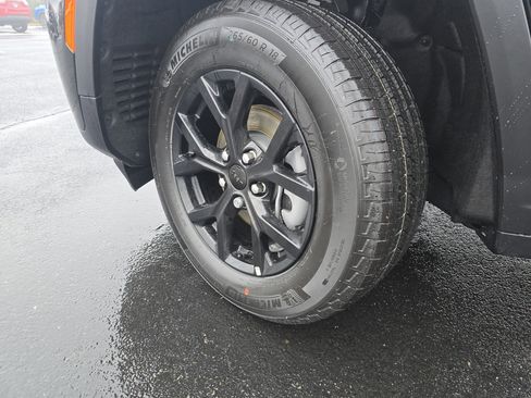 New 2026 Jeep Grand Cherokee Altitude image 10