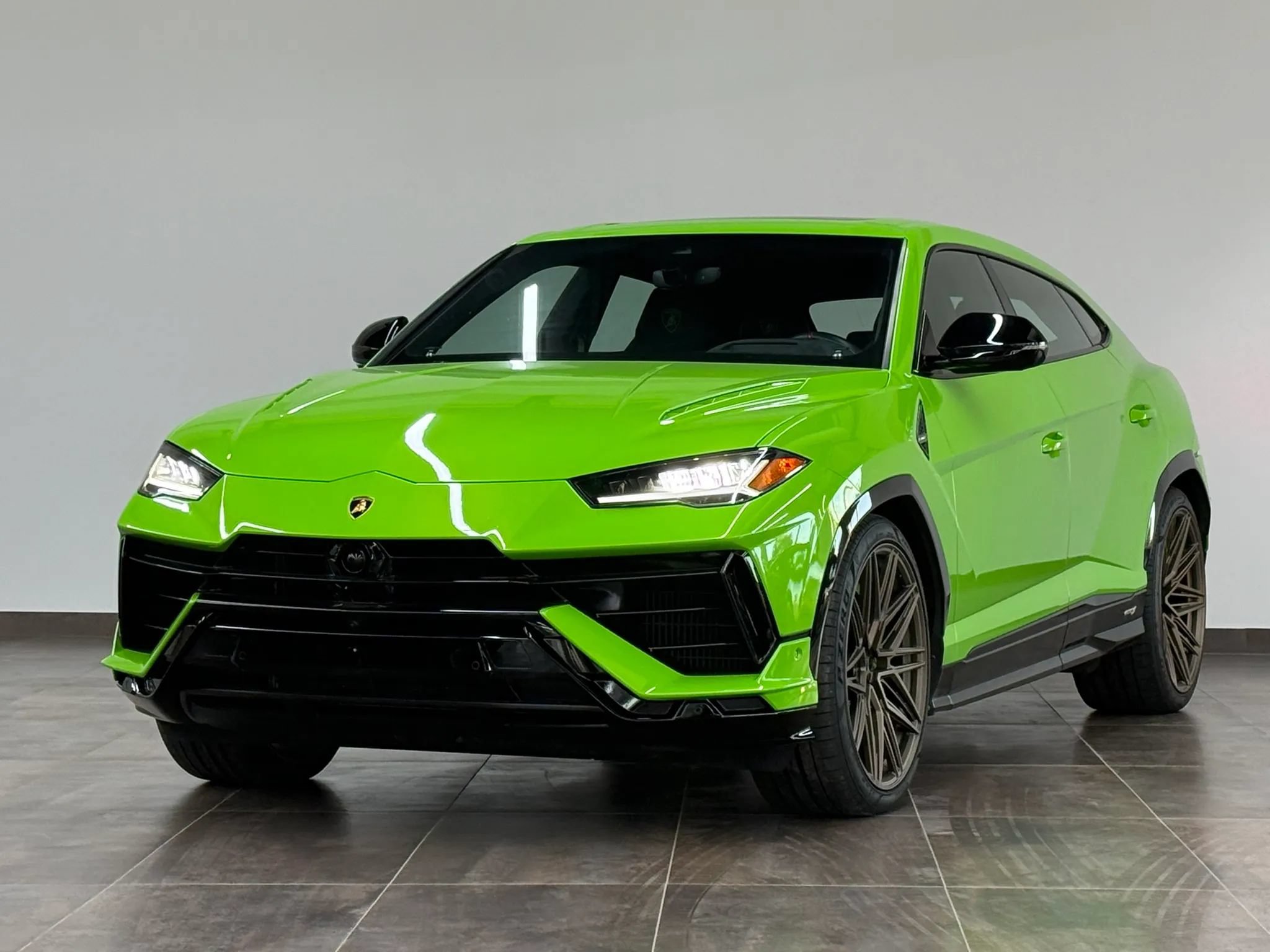 Used 2023 Lamborghini Urus S AWD/4WD image 2