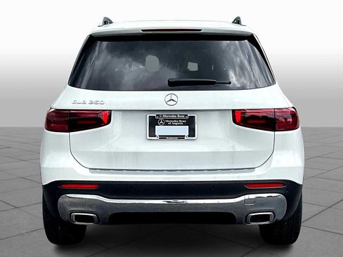 Used 2025 Mercedes-Benz GLB 250 image 4