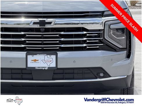 New 2026 Chevrolet Suburban Premier RWD image 8
